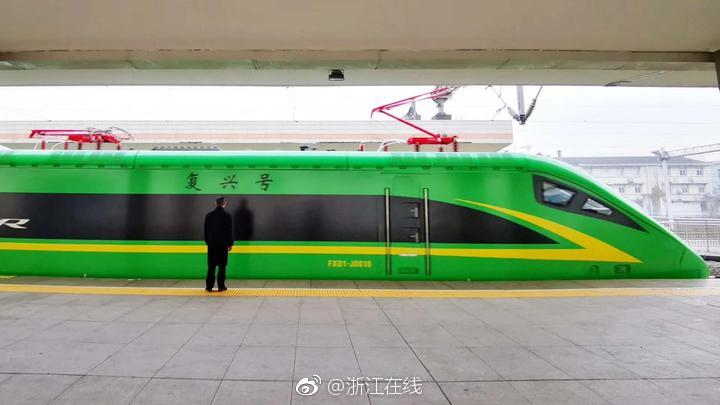 免费在线可阅读漫画成首选，却面临凯发k8国际首页登录的版权等难题待剖析？