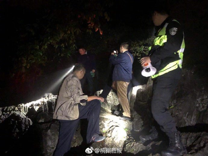 免费在线可阅读漫画成首选，却面临凯发k8国际首页登录的版权等难题待剖析？