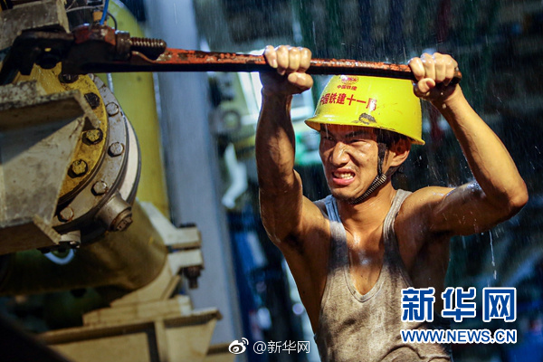 免费在线可阅读漫画成首选，却面临凯发k8国际首页登录的版权等难题待剖析？