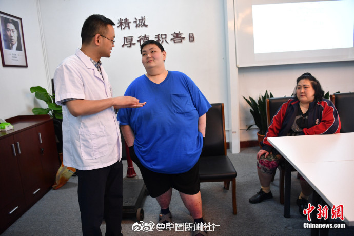 免费在线可阅读漫画成首选，却面临凯发k8国际首页登录的版权等难题待剖析？