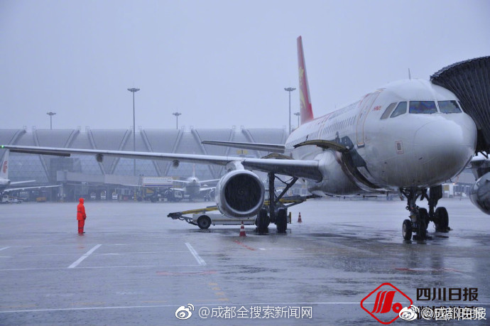 免费在线可阅读漫画成首选，却面临凯发k8国际首页登录的版权等难题待剖析？