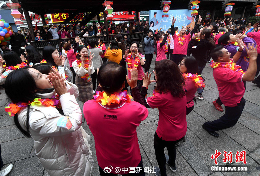 免费在线可阅读漫画成首选，却面临凯发k8国际首页登录的版权等难题待剖析？