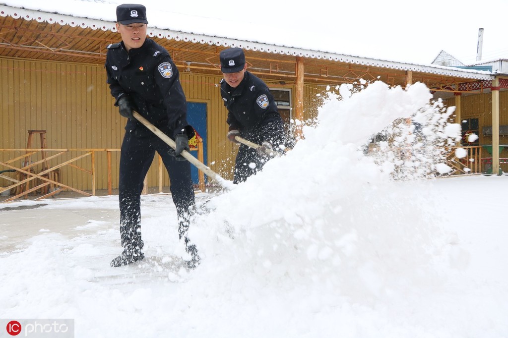 免费在线可阅读漫画成首选，却面临凯发k8国际首页登录的版权等难题待剖析？