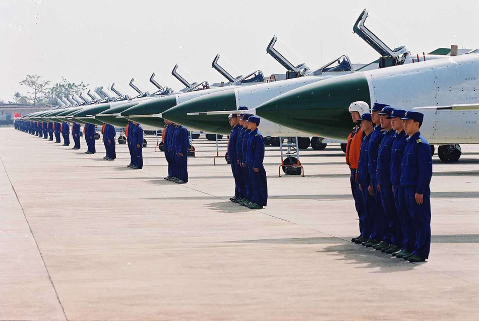 免费在线可阅读漫画成首选，却面临凯发k8国际首页登录的版权等难题待剖析？