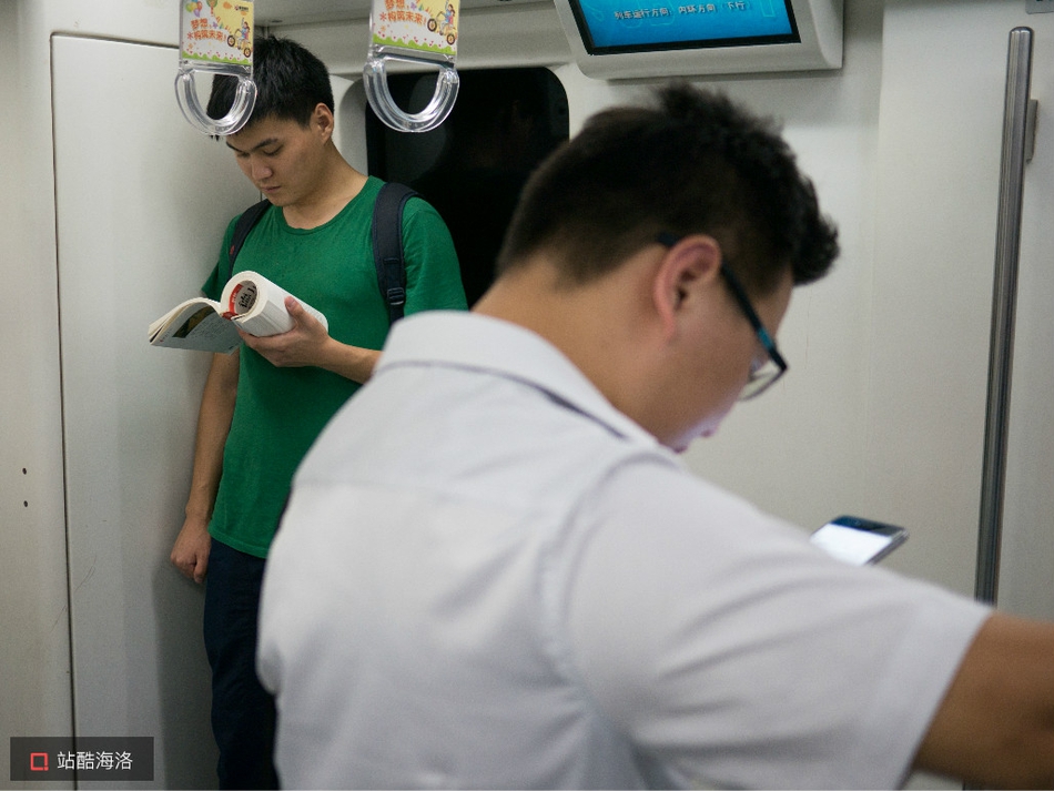 免费在线可阅读漫画成首选，却面临凯发k8国际首页登录的版权等难题待剖析？