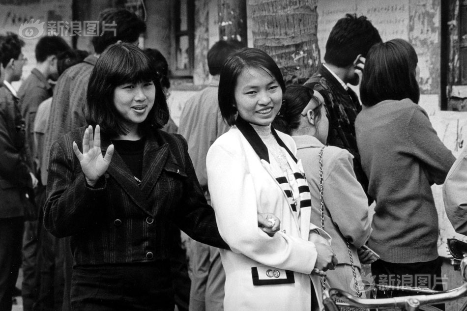 免费在线可阅读漫画成首选，却面临凯发k8国际首页登录的版权等难题待剖析？