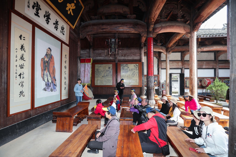 免费在线可阅读漫画成首选,却面临凯发k8国际首页登录的版权等难题待剖析?