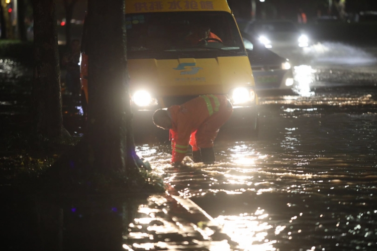 阅站漫画app最新版：免费搜索全网漫画，畅享多种便捷阅读体验