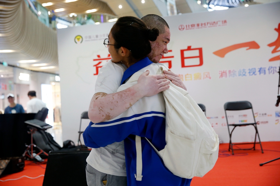 免费在线可阅读漫画成首选，却面临凯发k8国际首页登录的版权等难题待剖析？