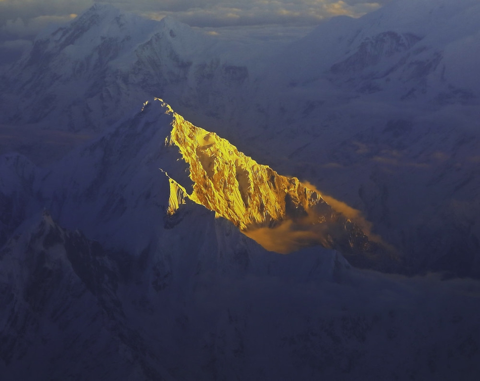 datealive 地铁逃生回归！biubiu免费加速，畅玩海量海内外精品手游