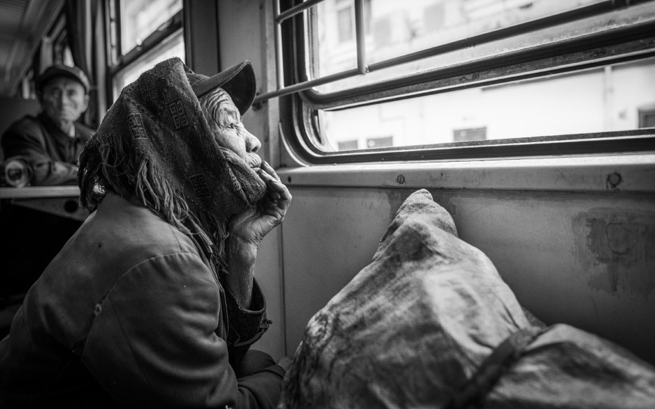 免费在线可阅读漫画成首选，却面临凯发k8国际首页登录的版权等难题待剖析？