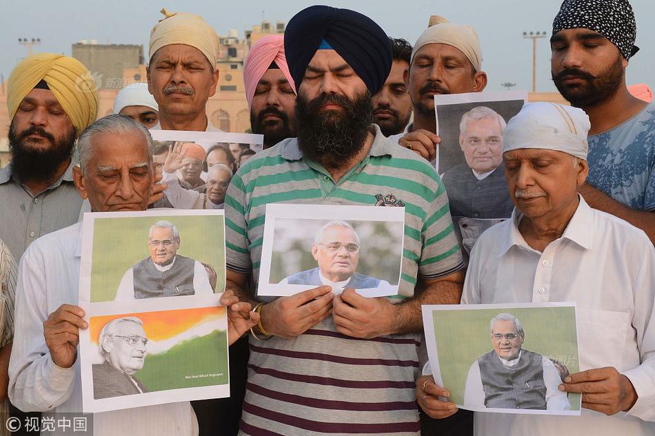 免费在线可阅读漫画成首选，却面临凯发k8国际首页登录的版权等难题待剖析？