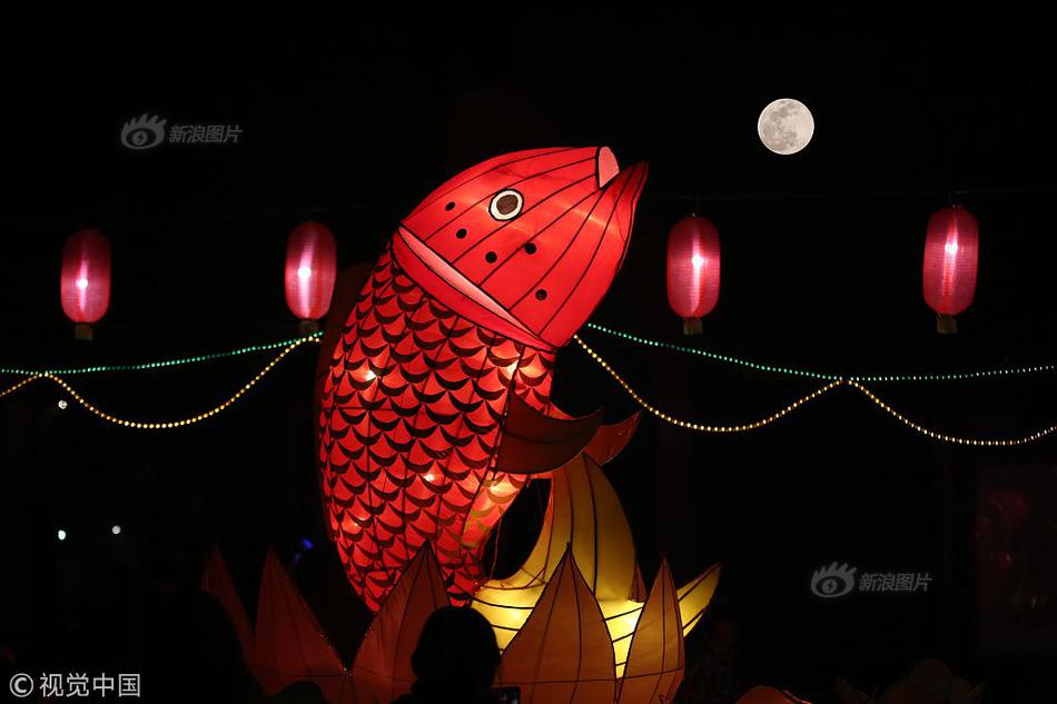 免费在线可阅读漫画成首选，却面临凯发k8国际首页登录的版权等难题待剖析？