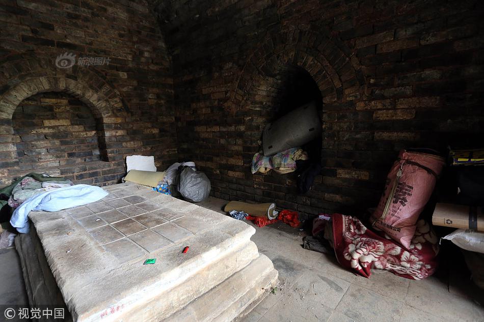 免费在线可阅读漫画成首选，却面临凯发k8国际首页登录的版权等难题待剖析？