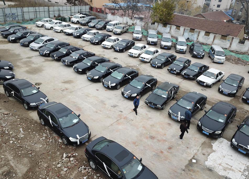 异世界搞笑冒险番为何吸引人？独特设定与反差角色是关键