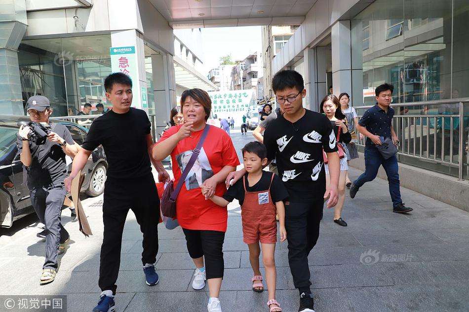 免费在线可阅读漫画成首选，却面临凯发k8国际首页登录的版权等难题待剖析？