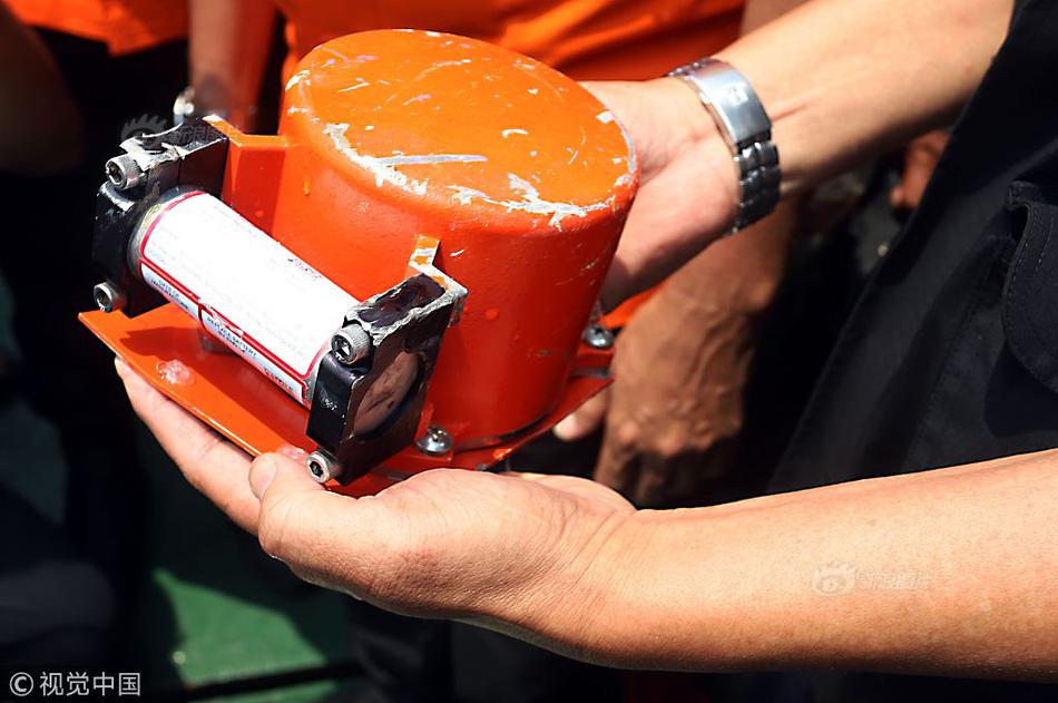 免费在线可阅读漫画成首选，却面临凯发k8国际首页登录的版权等难题待剖析？