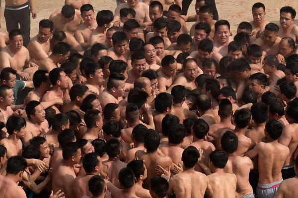 免费在线可阅读漫画成首选，却面临凯发k8国际首页登录的版权等难题待剖析？