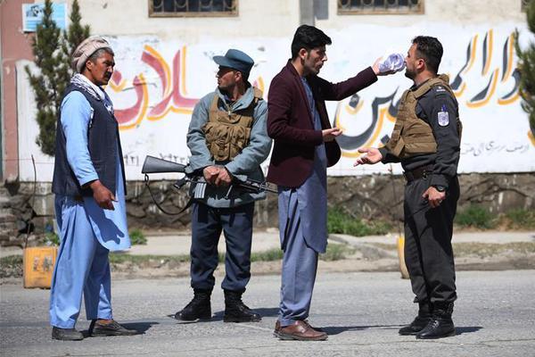 免费在线可阅读漫画成首选，却面临凯发k8国际首页登录的版权等难题待剖析？