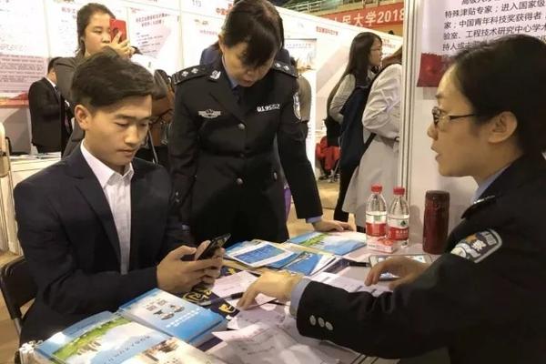 《海贼王第890集》在线观看