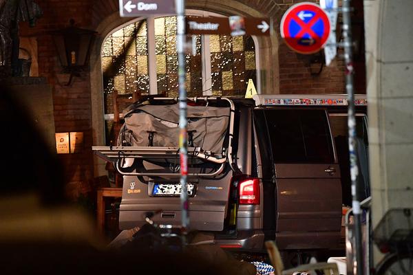 免费在线可阅读漫画成首选，却面临凯发k8国际首页登录的版权等难题待剖析？