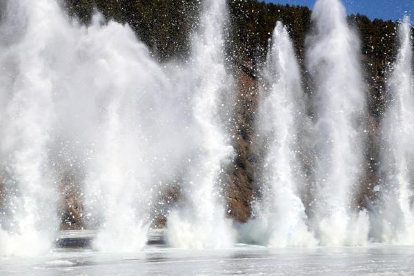 缘之空借兄妹情纠葛引发思索，为何对兄妹恋情描绘引争议？