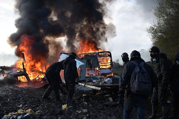 缘之空借兄妹情纠葛引发思索，为何对兄妹恋情描绘引争议？