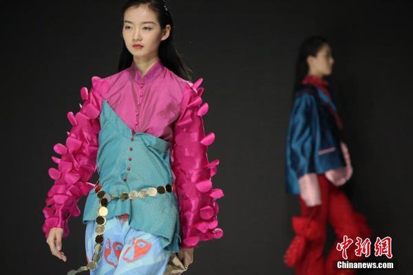 免费在线可阅读漫画成首选，却面临凯发k8国际首页登录的版权等难题待剖析？