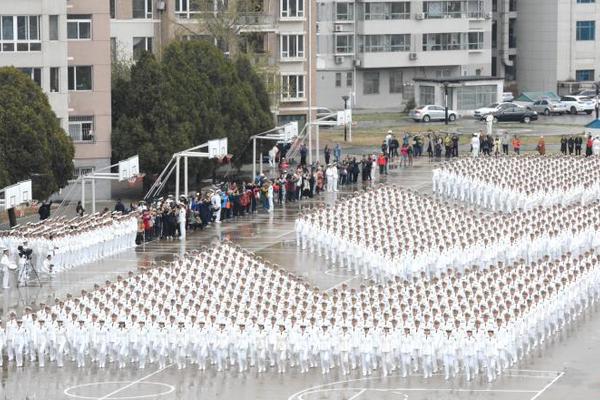 免费在线可阅读漫画成首选，却面临凯发k8国际首页登录的版权等难题待剖析？