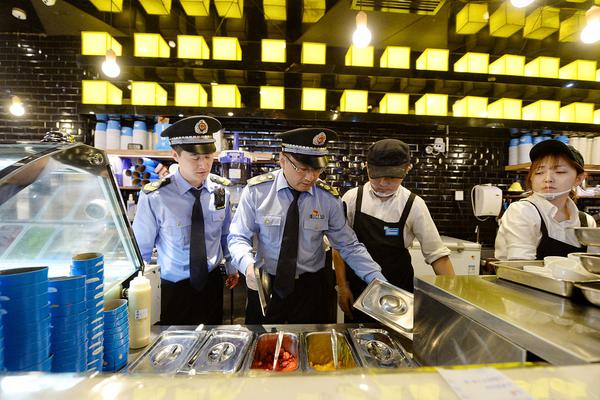 免费在线可阅读漫画成首选，却面临凯发k8国际首页登录的版权等难题待剖析？