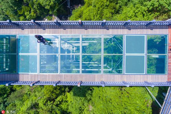 异世界搞笑冒险番为何吸引人？独特设定与反差角色是关键