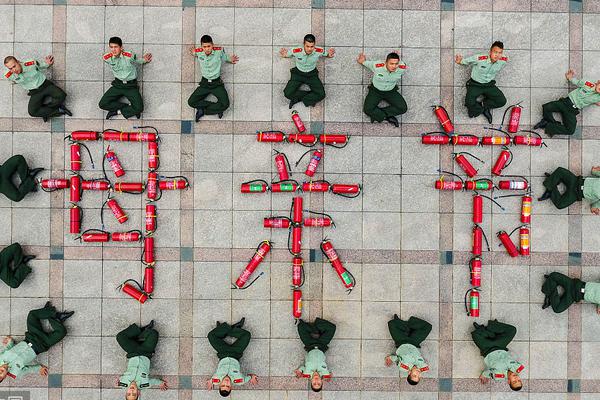 免费在线可阅读漫画成首选，却面临凯发k8国际首页登录的版权等难题待剖析？