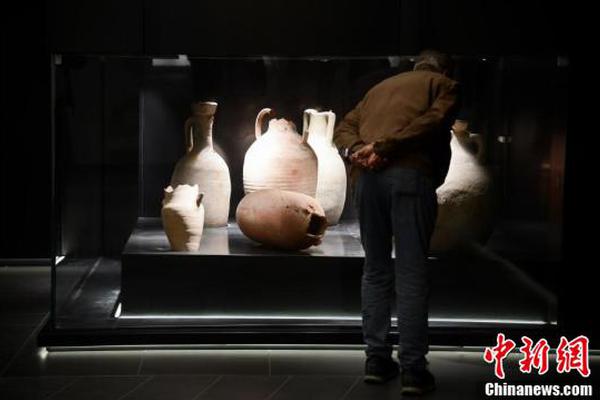 免费在线可阅读漫画成首选，却面临凯发k8国际首页登录的版权等难题待剖析？