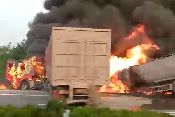 阅站漫画：资源丰富更新快，免费福利多，阅读体验超棒