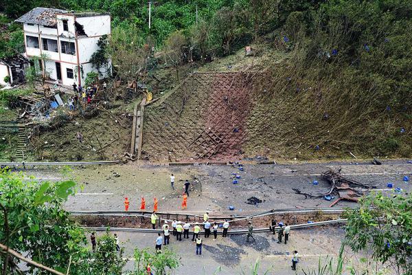 datealive 地铁逃生回归！biubiu免费加速，畅玩海量海内外精品手游