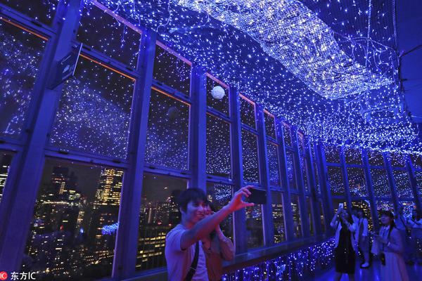 免费在线可阅读漫画成首选，却面临凯发k8国际首页登录的版权等难题待剖析？