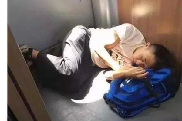 异世界搞笑冒险番为何吸引人?独特设定与反差角色是关键