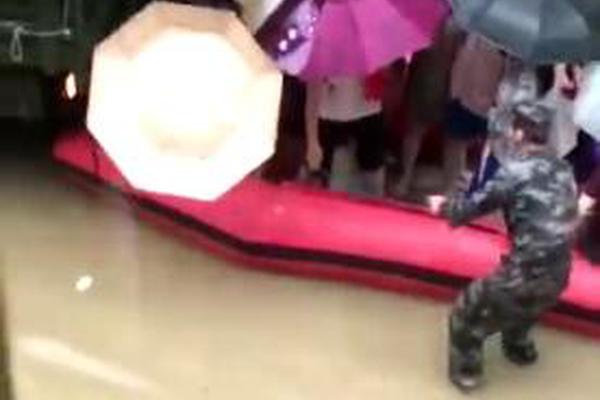 异世界搞笑冒险番为何吸引人？独特设定与反差角色是关键