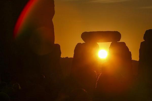 缘之空借兄妹情纠葛引发思索，为何对兄妹恋情描绘引争议？