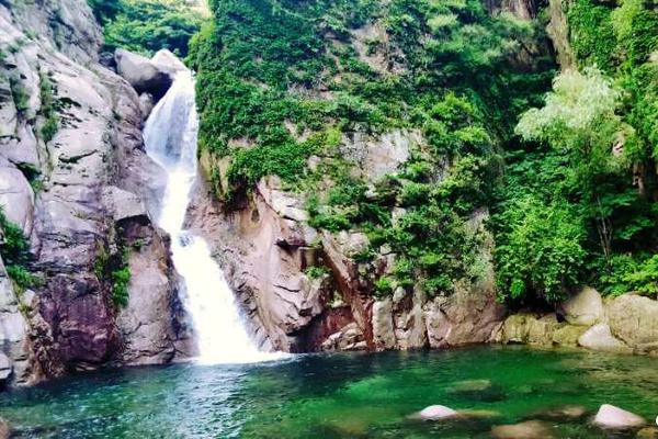 异世界搞笑冒险番为何吸引人？独特设定与反差角色是关键