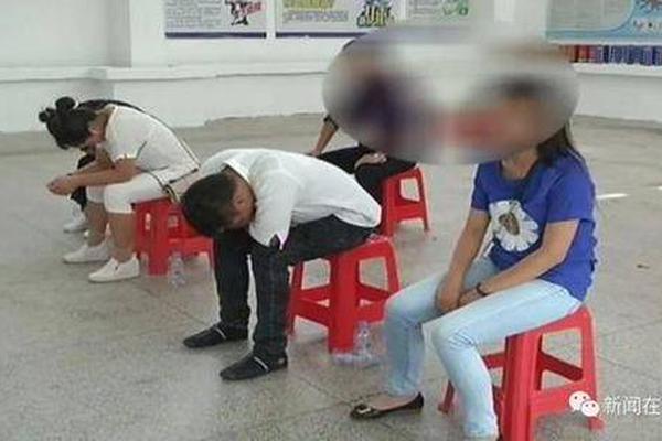 阅站漫画：资源丰富更新快，免费福利多，阅读体验超棒