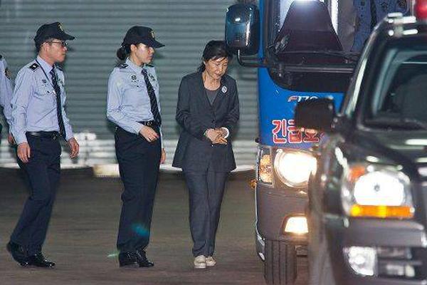 异世界搞笑冒险番为何吸引人？独特设定与反差角色是关键