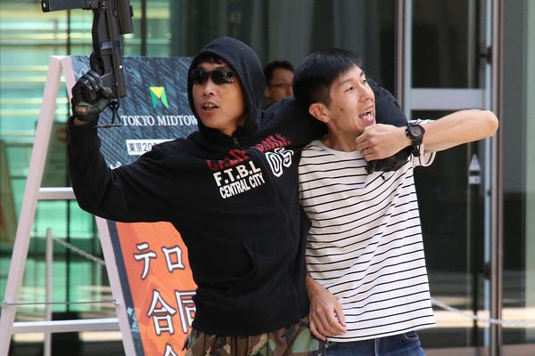 免费在线可阅读漫画成首选,却面临凯发k8国际首页登录的版权等难题待剖析?