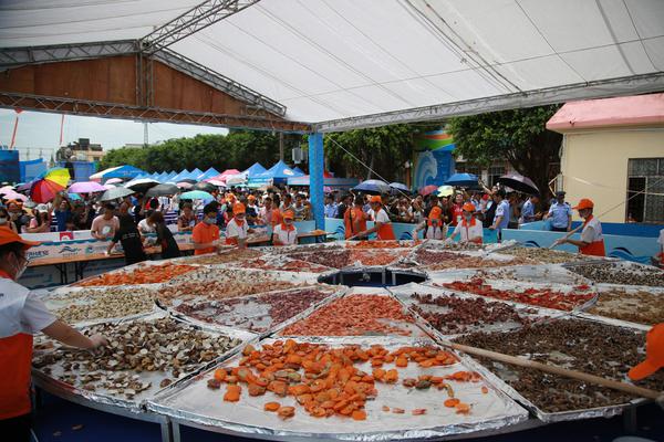 免费在线可阅读漫画成首选，却面临凯发k8国际首页登录的版权等难题待剖析？