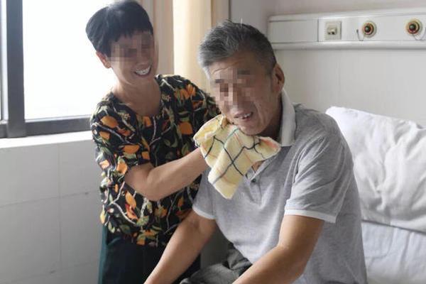 免费在线可阅读漫画成首选，却面临凯发k8国际首页登录的版权等难题待剖析？