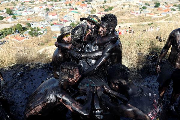 斗破苍穹老粉必看！正版免费观看渠道及支持正版的意义