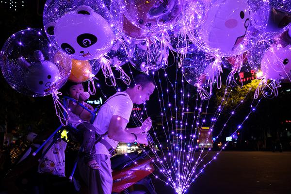 免费在线可阅读漫画成首选，却面临凯发k8国际首页登录的版权等难题待剖析？