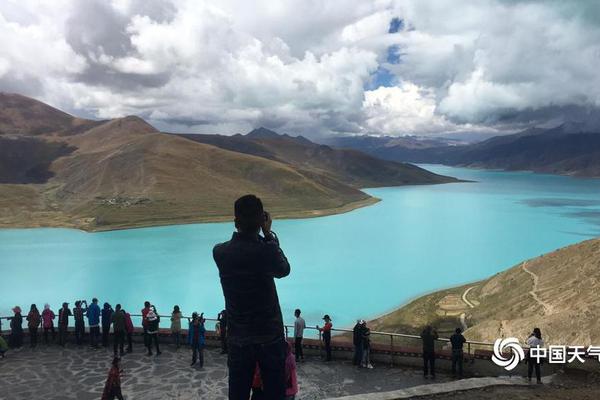 免费在线可阅读漫画成首选，却面临凯发k8国际首页登录的版权等难题待剖析？