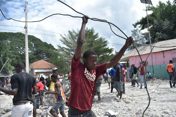 异世界搞笑冒险番为何吸引人？独特设定与反差角色是关键