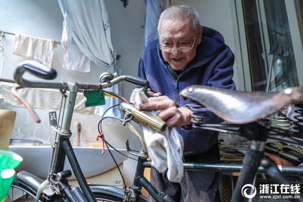 冷清仙尊坐木马